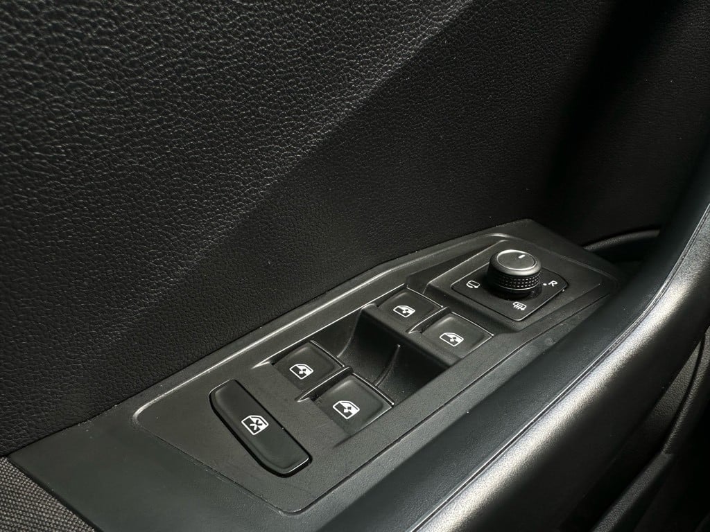 Volkswagen T-roc 1.0 tsi style // led koplampen // trekhaak //