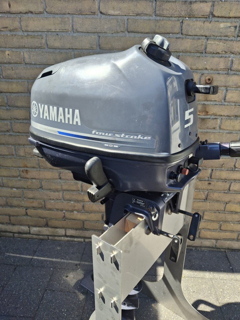Splinternieuwe rubberboot in doos met yamaha 5pk 4 takt