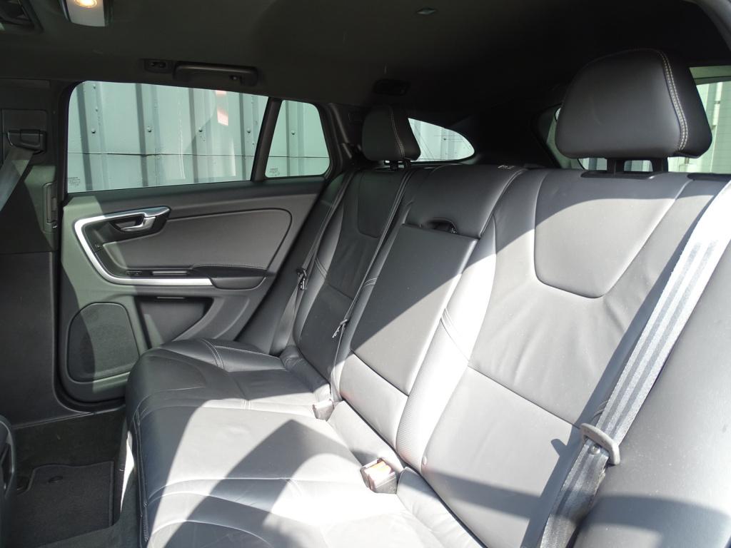 Volvo V60 2.0 t4 business sport r-design | leder | pano | trekhaak