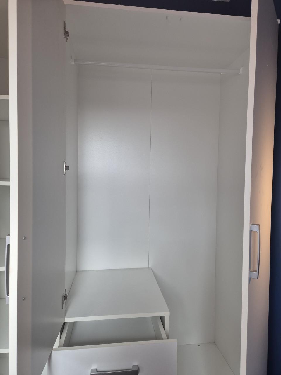 Kledingkast met drie deuren Ysk 151×200 cm