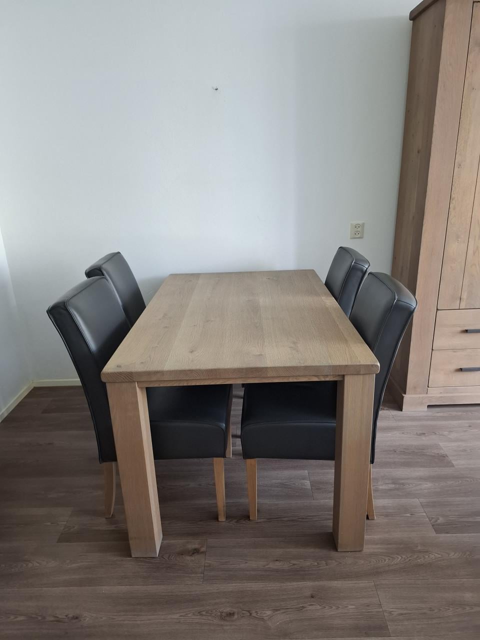 Salontafel met 4 stoelen
