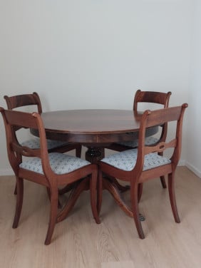Eetkamer tafel incl. 4 stoelen