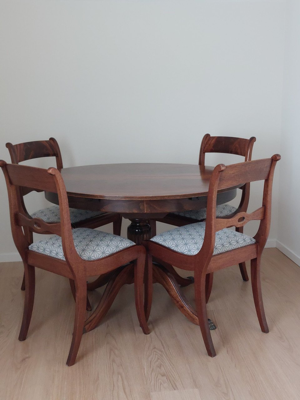 Eetkamer tafel incl. 4 stoelen