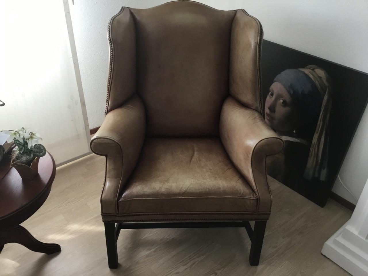 2 stuks, Leren Oorfaiteuils/ beige /bruin. Stevige zit