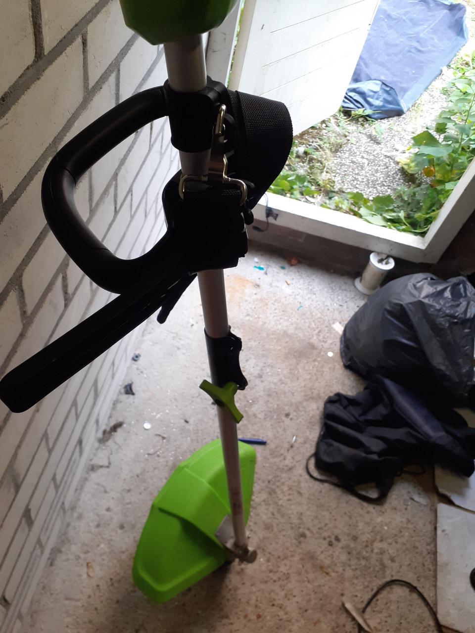 Greenworks Bosmaaier Inc 2 accu's 24v 4a en 4a dubbellader.