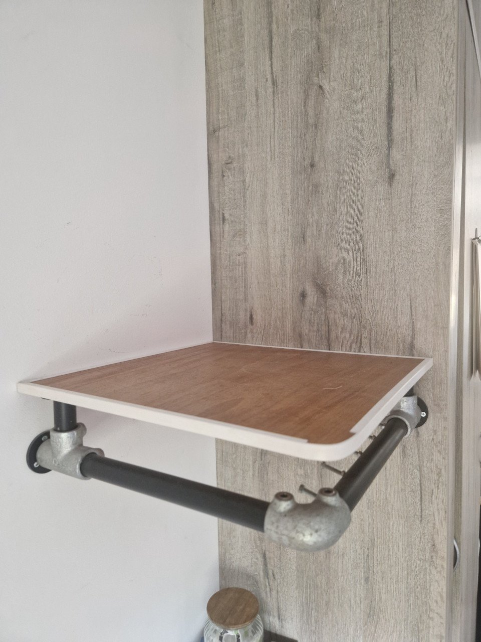 Boord voor aan de muur