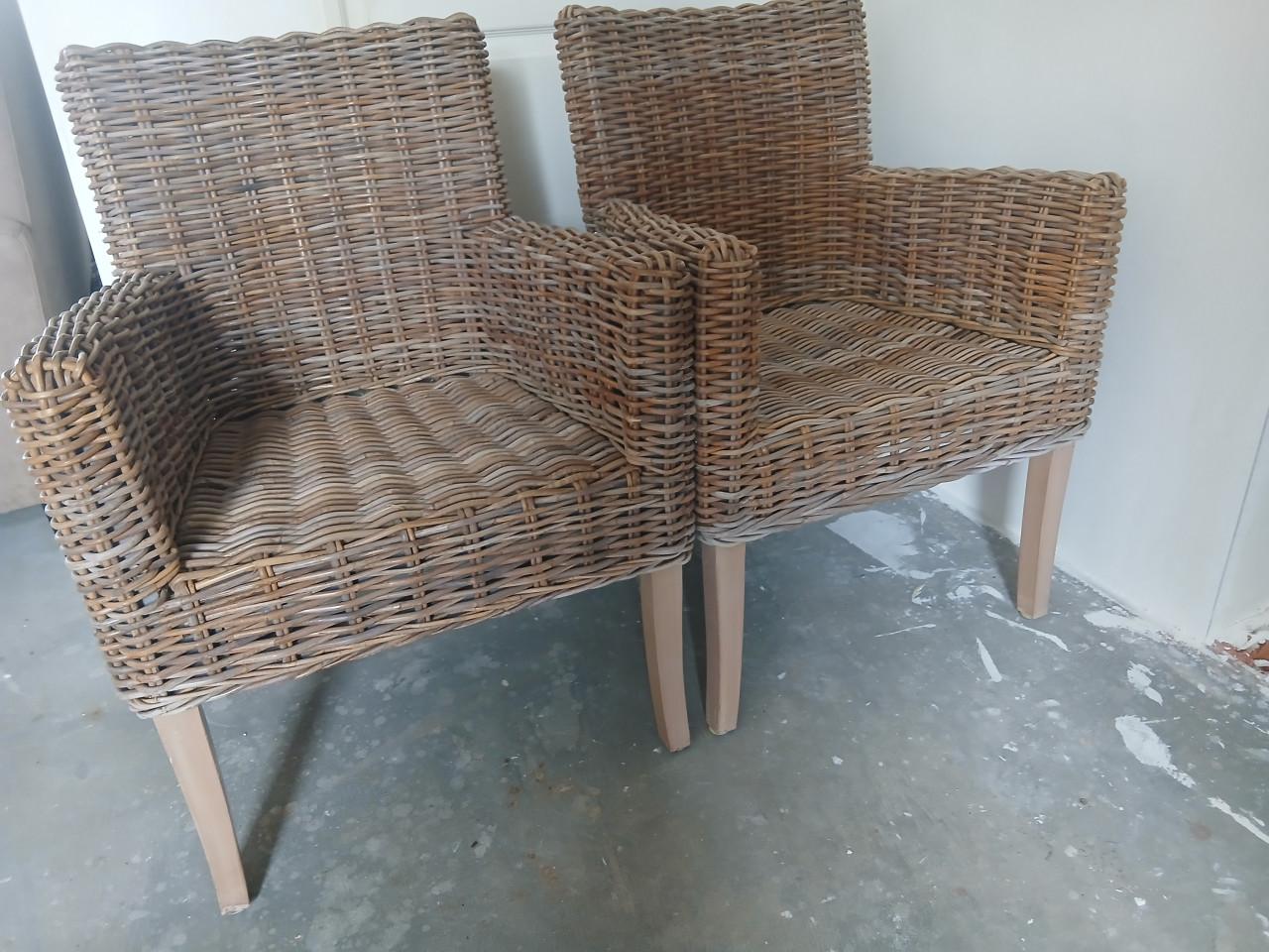 2 landelijke rieten stoelen