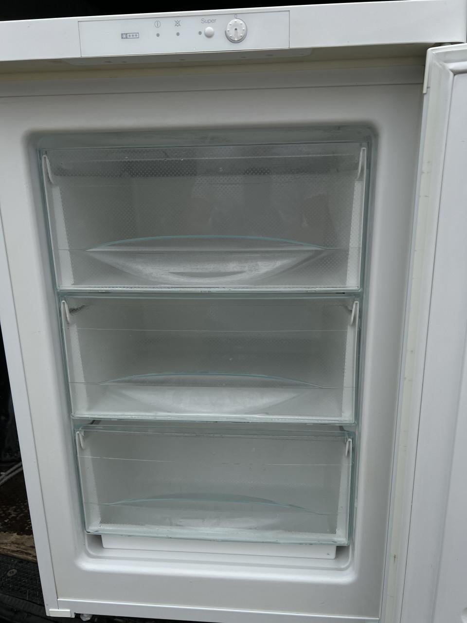 Miele vrieskast bijna niet gebruikt 85x55 cm. 91 liter