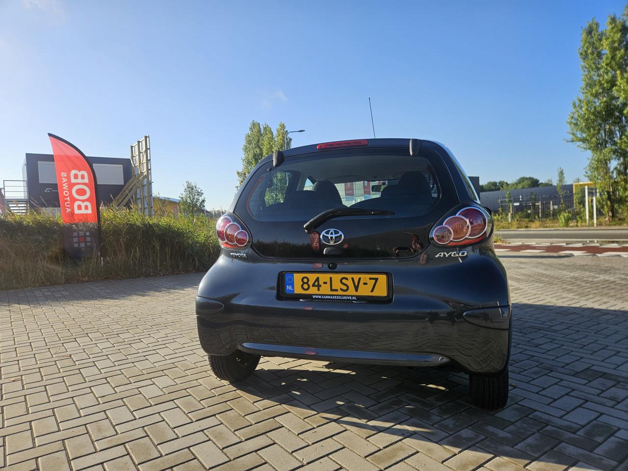 Zuinige TOYOTA AYGO 5drs Comfort AIRCO / NL AUTO  / 1:23 / 78.111 km !! NAP