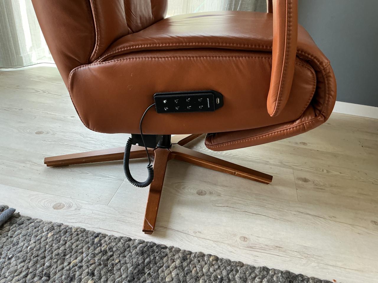 Prominent relaxfauteuil, zeer comfortabel met accu en onderrugsteun