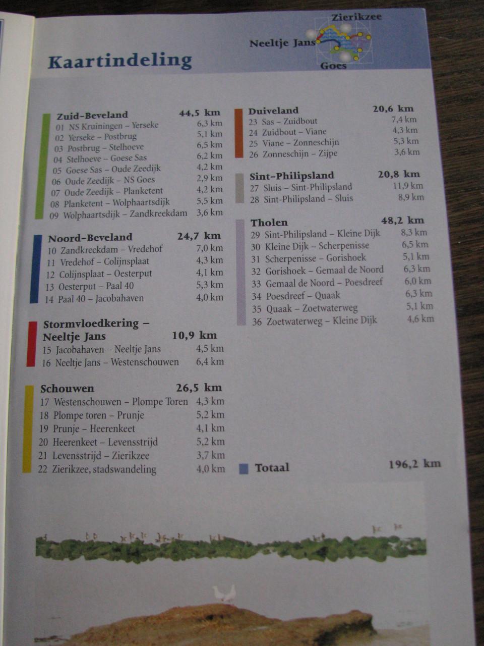 Boekje met wandelroute's.