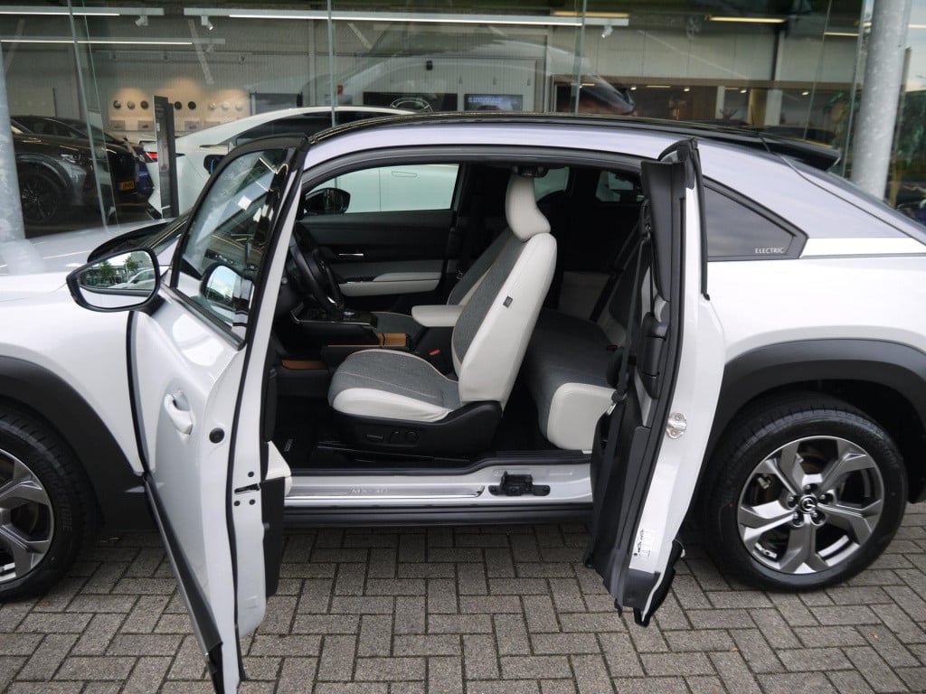 Mazda Mx-30 e-skyactiv 145 pk first edition|rijklaar