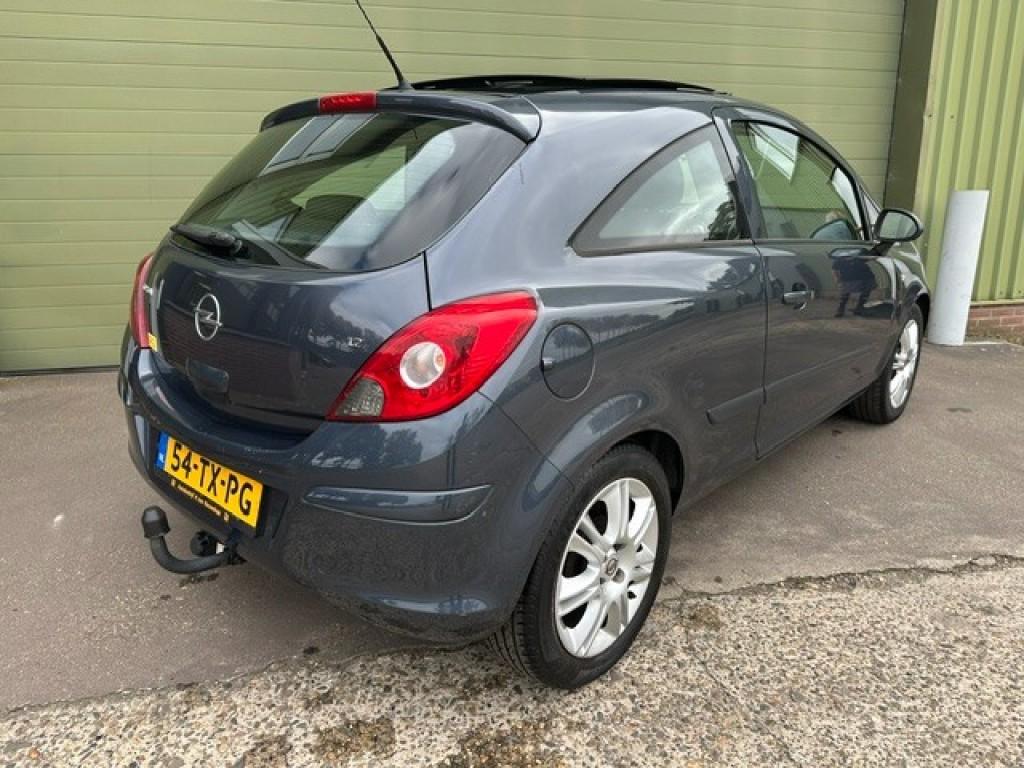 Opel Corsa 1.2-16v enjoy trekhaak schuifdak apk 06-2027