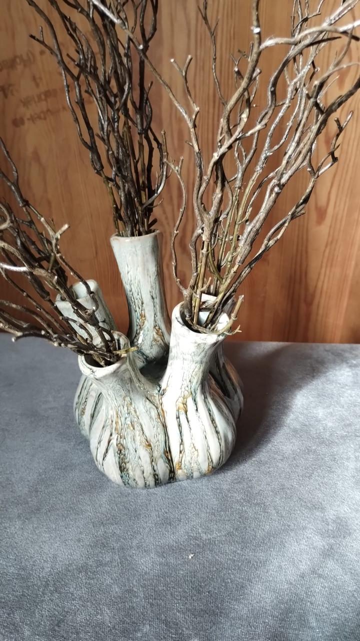 Bloemenvaasje met takken