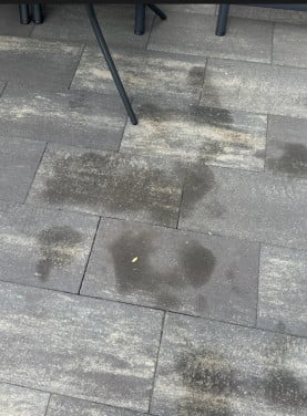 Tegelreiniging & Olievlek Verwijderen – Terras of Oprit weer als nieuw!