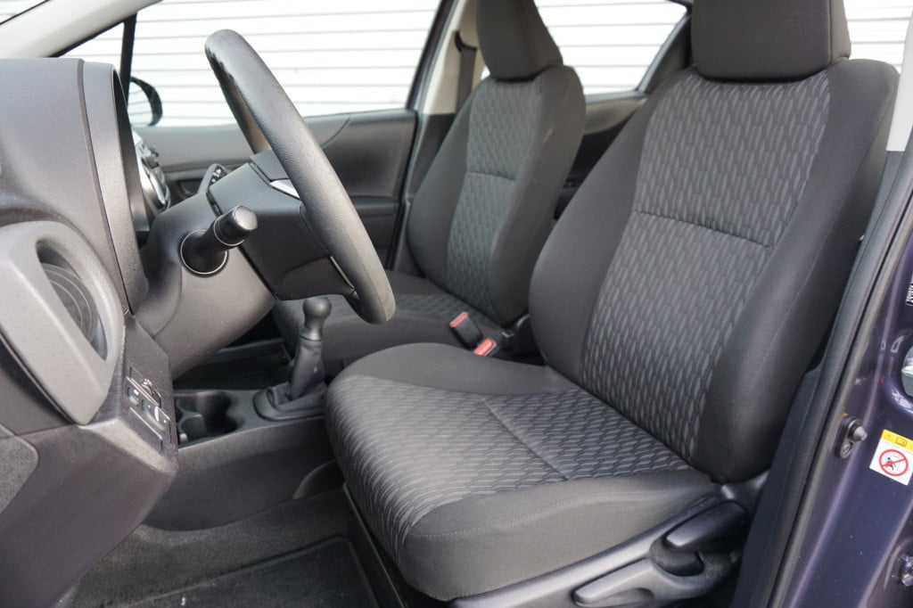Toyota Yaris 1.0 vvt-i now airco / elektr. ramen / nap