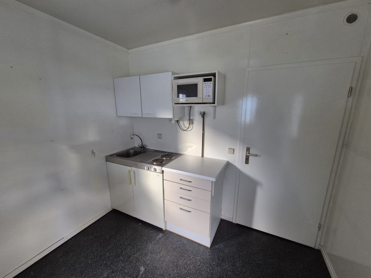 Bouwkeet / kantoorunit / directiekeet / woonunit 9x3m