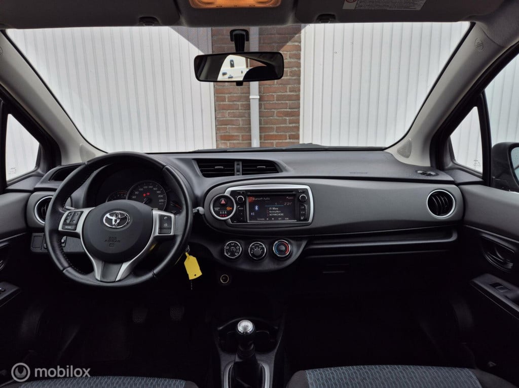 Toyota Yaris 1.0 vvt-i aspiration / camera / trekhaak / origineel nl