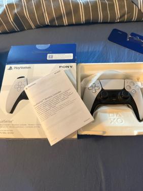 Nieuwe PlayStation 5 DualSense controller in verpakking