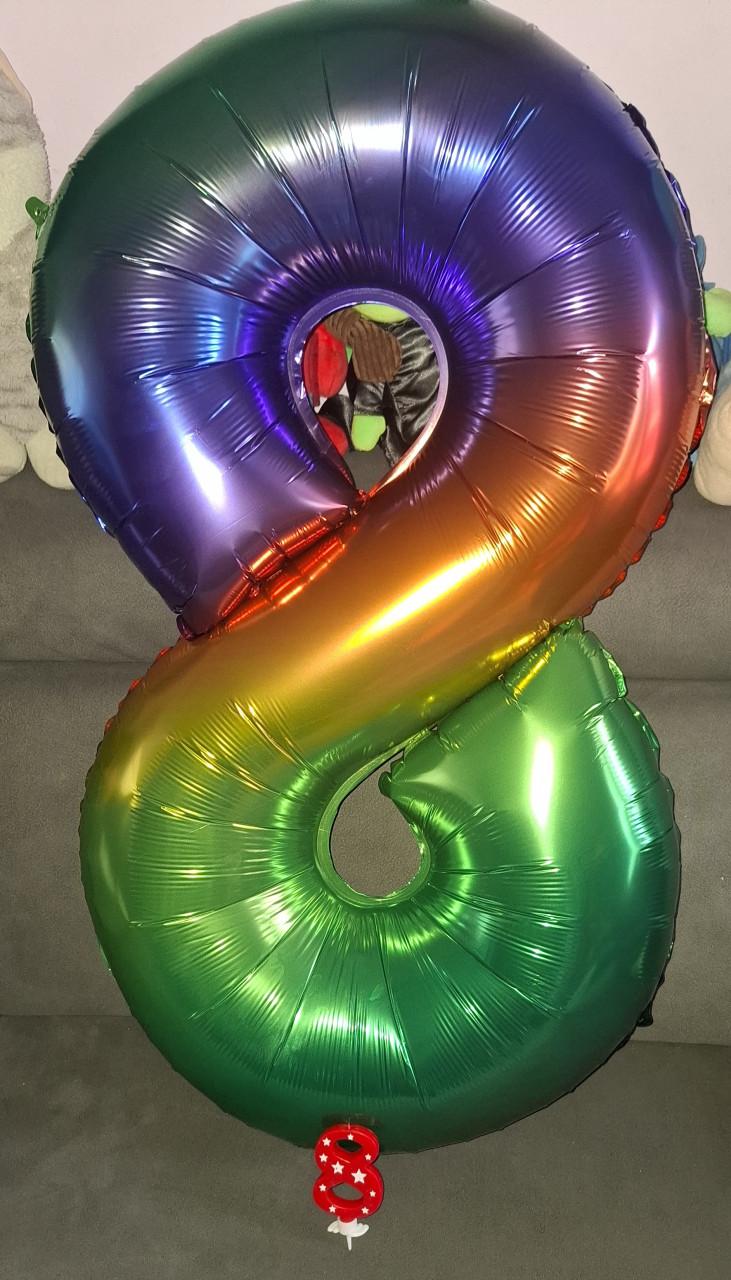 Cijfer ballon 8 verjaardag met kaars