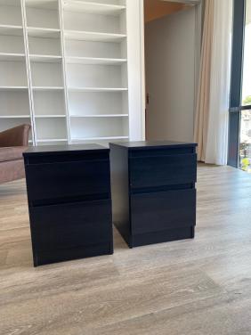 Twee IKEA nachtkastjes zwart