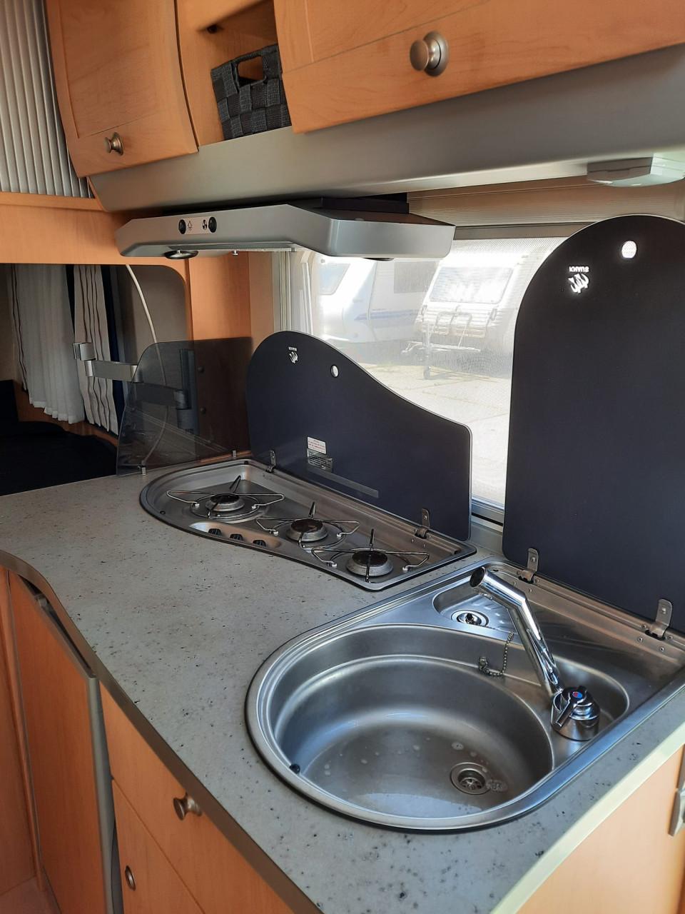 Zeer complete caravan Knaus Azur