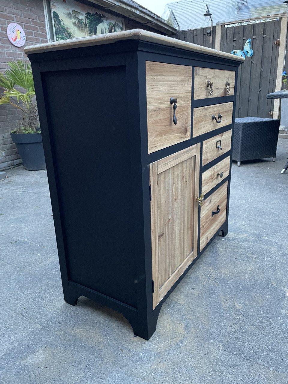 Te koop: dit eigenwijze kastje zoekt een nieuw thuis!