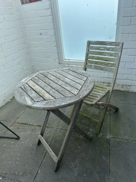 Houten tuinsetje (tafel + stoel)