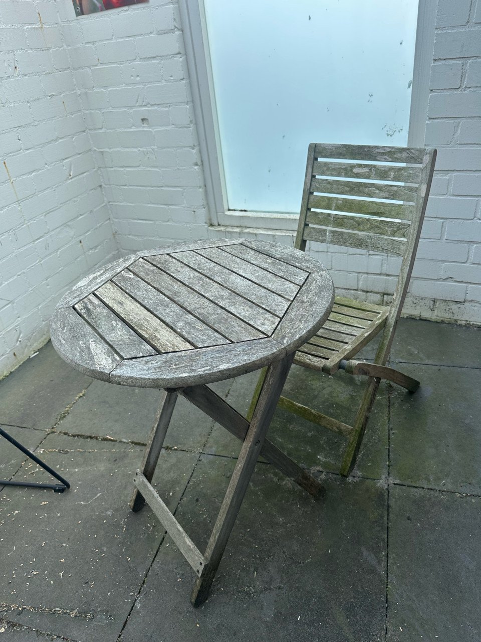 Houten tuinsetje (tafel + stoel)