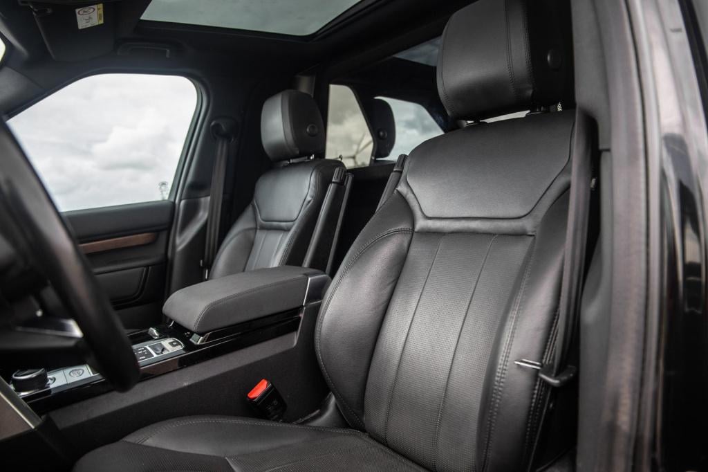 Land Rover Discovery 3.0 td6 hse grijs kenteken / leer / navi / luchtvering