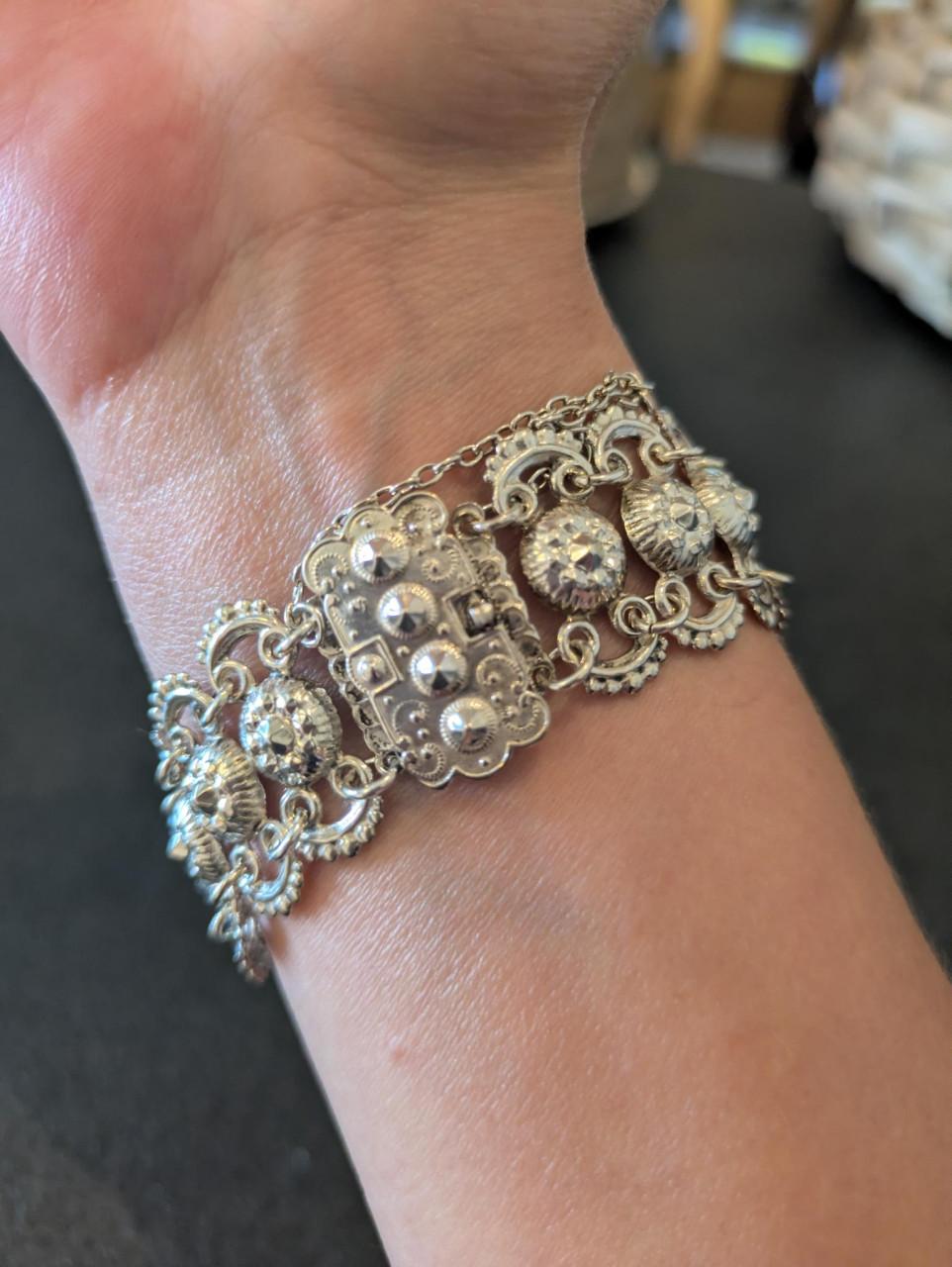 Zeldzame zilveren Zeeuwse boerinnenarmband