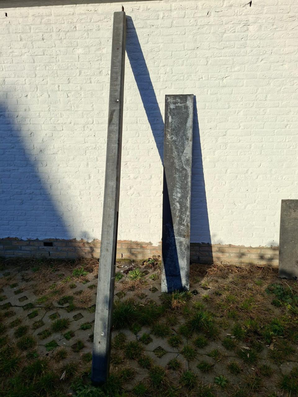 Eindpaal en onderbord