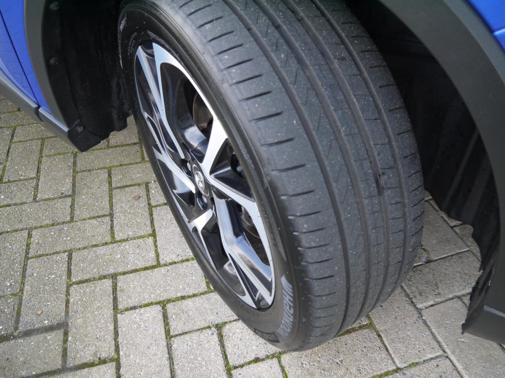 Toyota C-hr 1.8 hybrid bi-tone|dealeronderhouden|rijklaar
