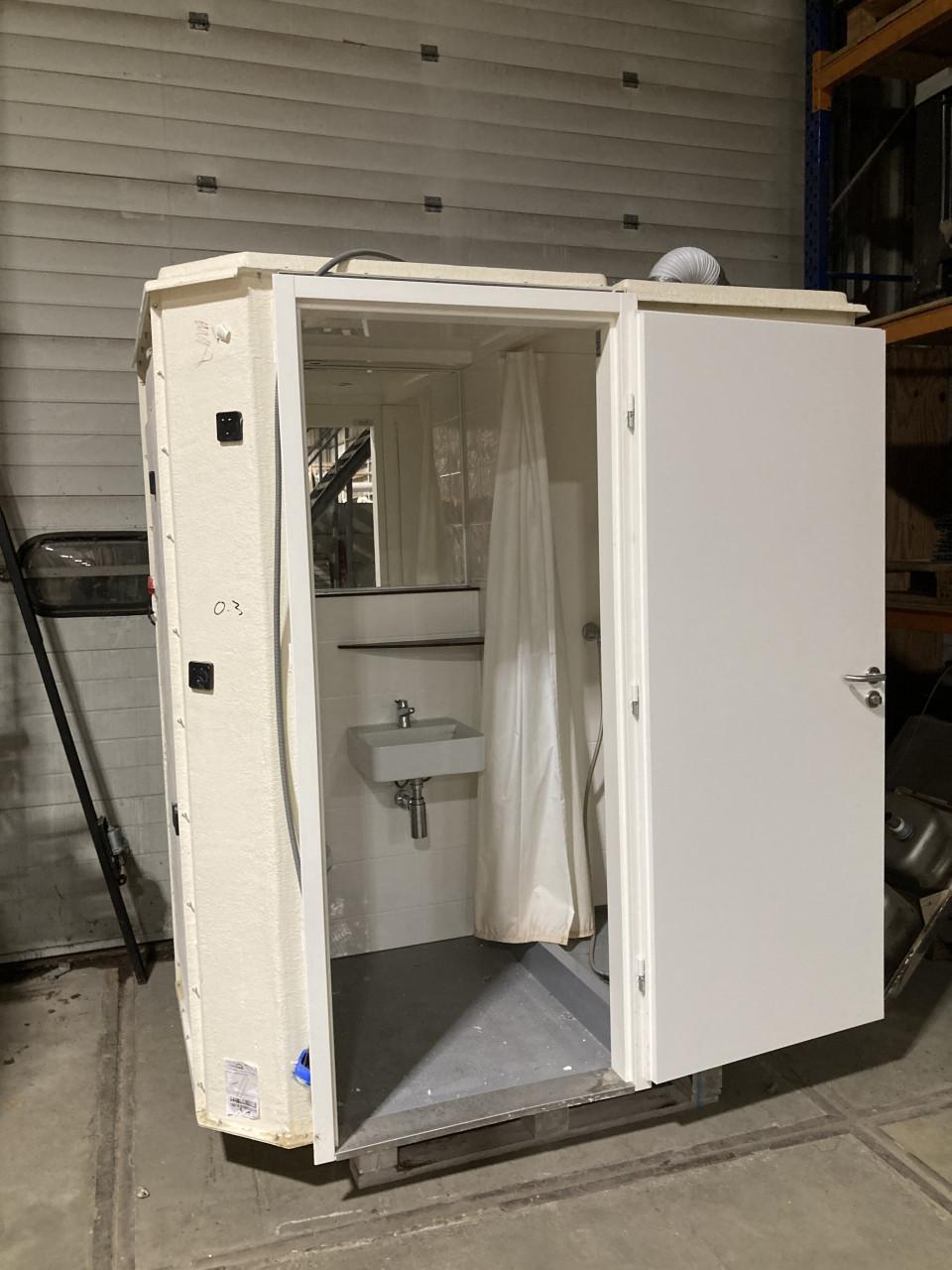 Douche & toilet unit