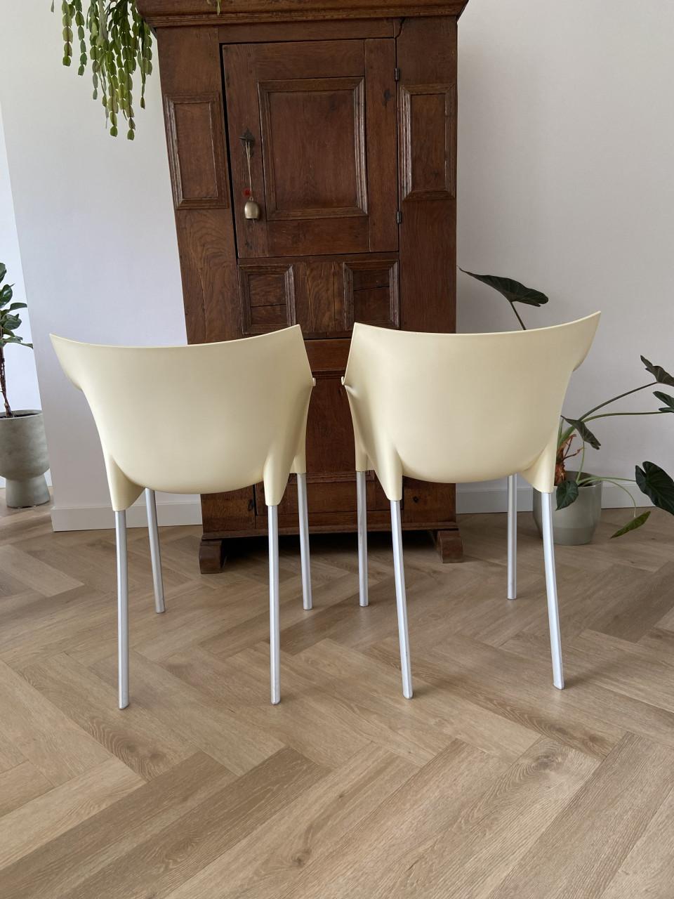 Design kuipstoelen Dr. NO van Philippe Starck, merk:Kartell. (2 stuks).