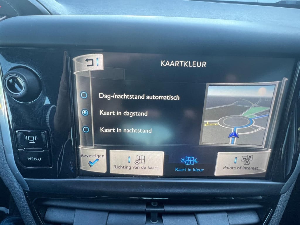 Peugeot 208 1.2 vti envy, navi, trekhaak enz...