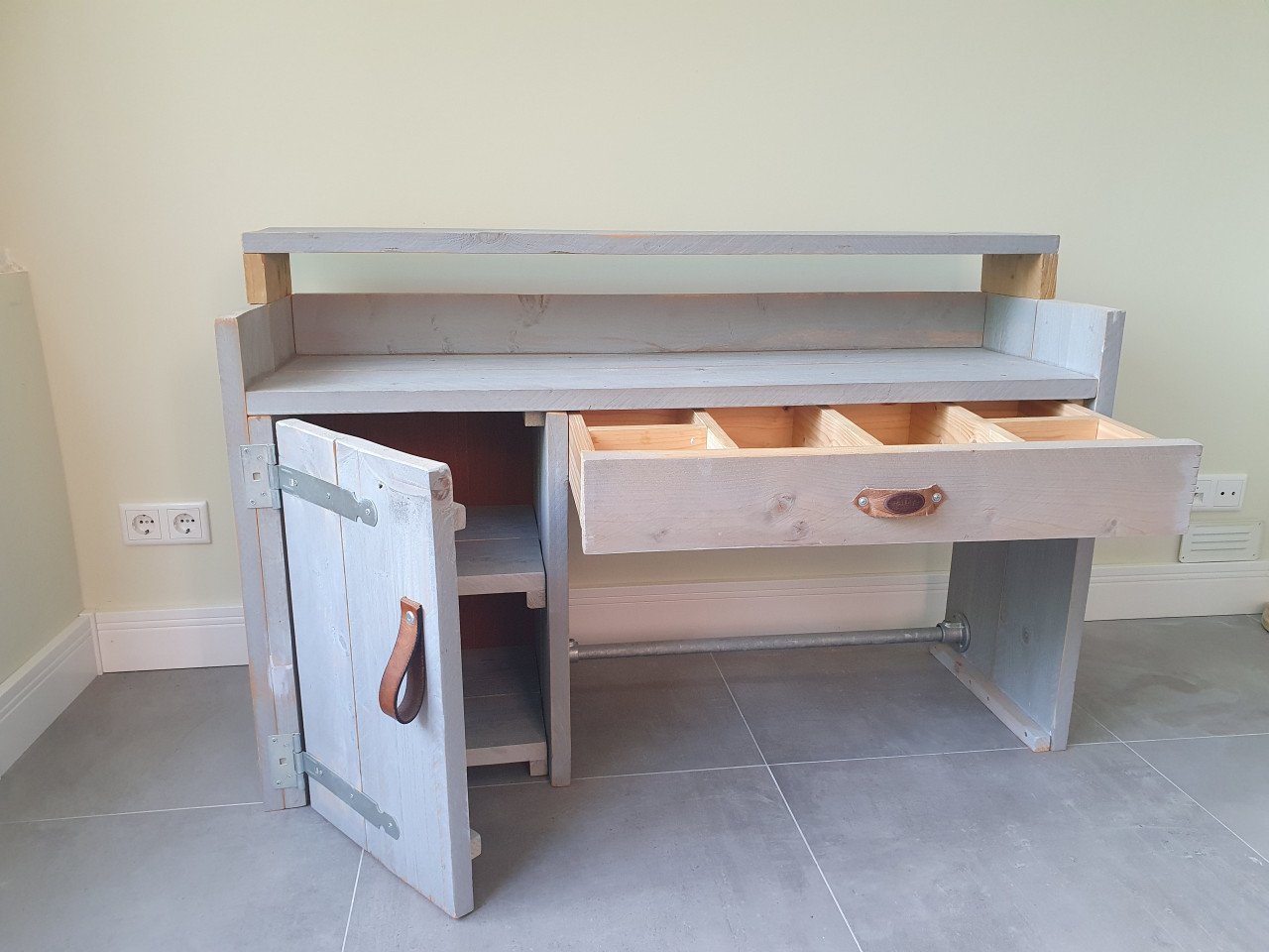 Houten kinderbureau