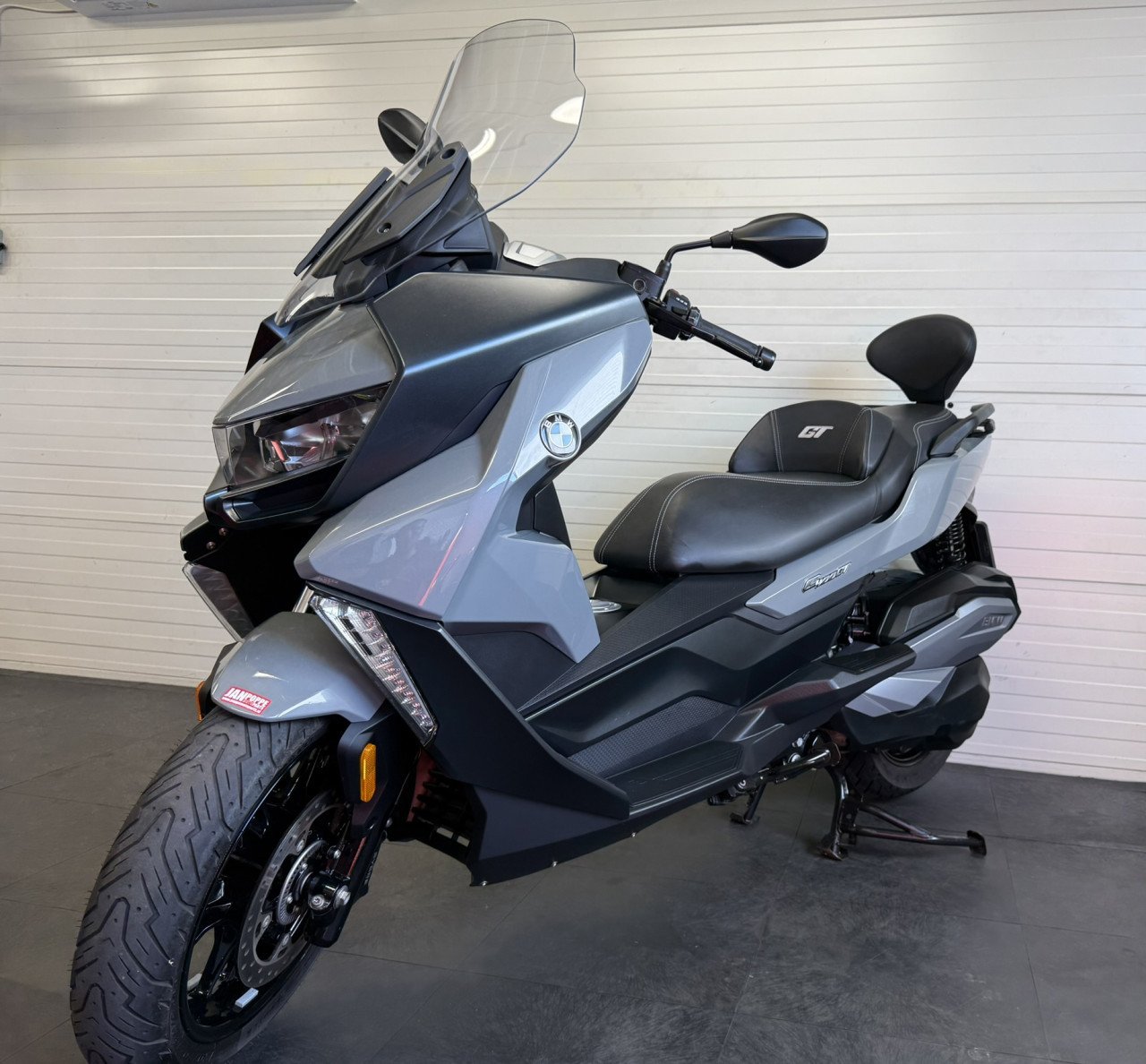 Gave en complete BMW C400 GT motorscooter!