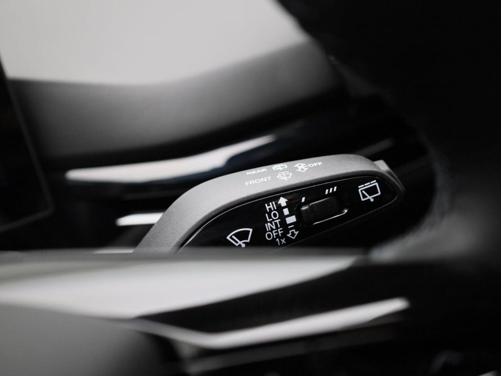 MG Mg4 64 kwh luxury | apple/carplay | camera | parkeersensoren | electrisc