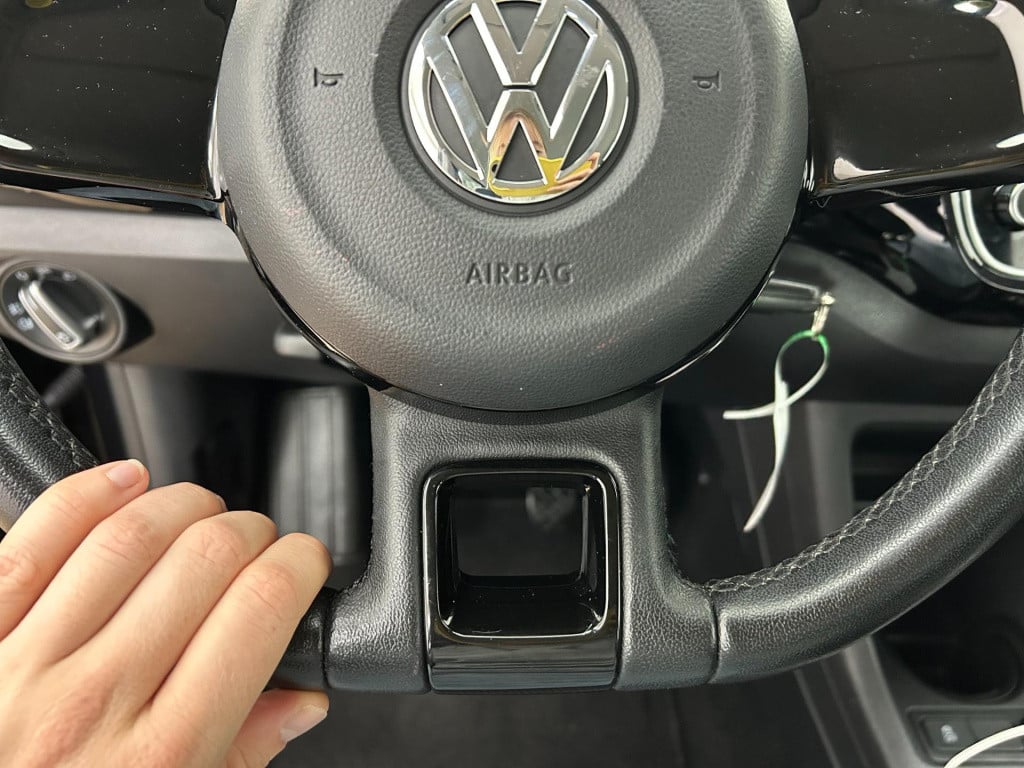 Volkswagen UP! occasion 1.0 high up! bluemotion | zwart | airco | aux | twe