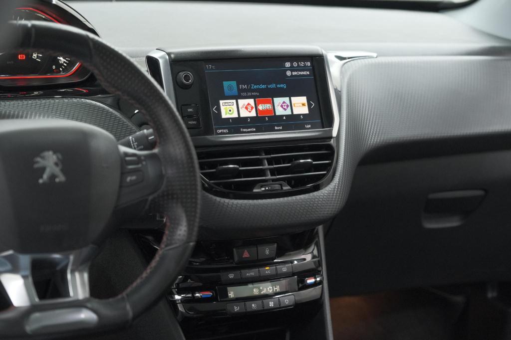 Peugeot 2008 puretech 110 eat6 gt-line | camera | panoramadak | navigatie |