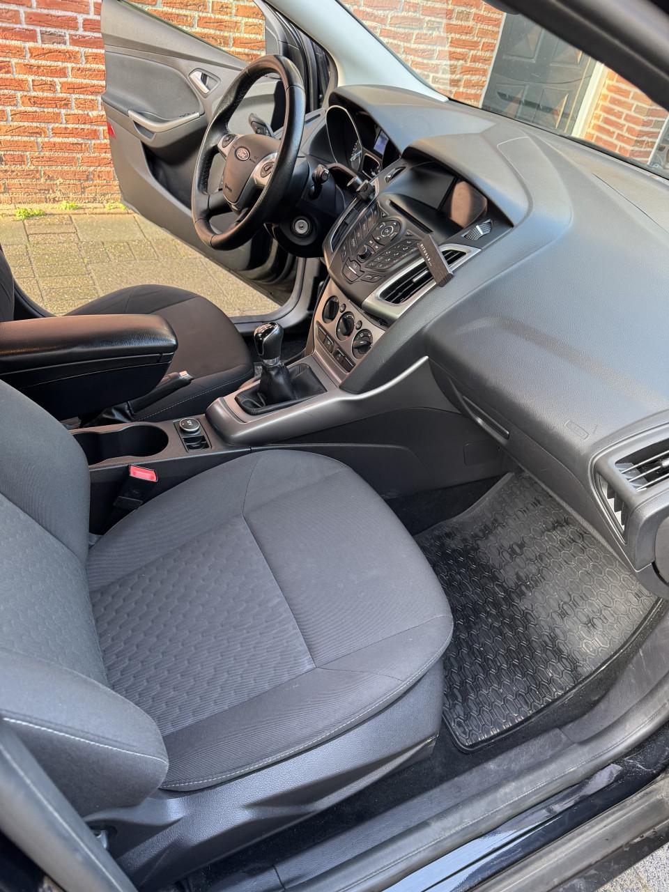 Ford Focus 1.0 Ecoboost 74KW 5-D 2014 Zwart