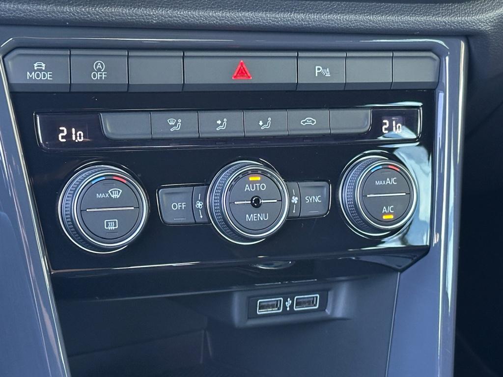 Volkswagen T-roc 1.5 tsi 150pk dsg r-line sport | trekhaak | camera | keyle