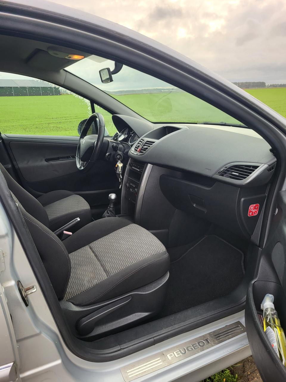 Peugeot 207 1.6 VTi Sportium Uitvoering