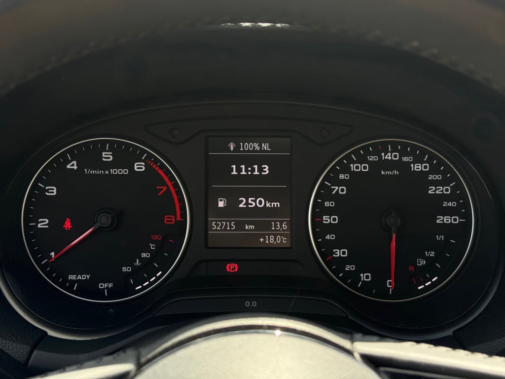 Audi Q2 30 tfsi sport * keyless * stoelverwarming * pdc 2x