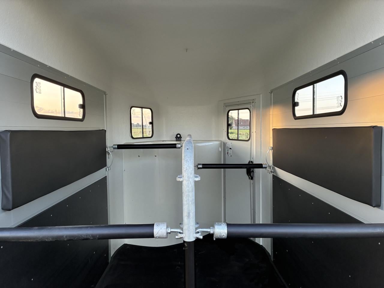 Als nieuwe  Cheval Liberte Gold 3 met zadelkamer, klep/deur en camera