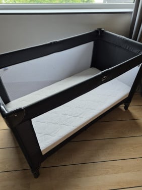 Baby campingbed met dikke matras