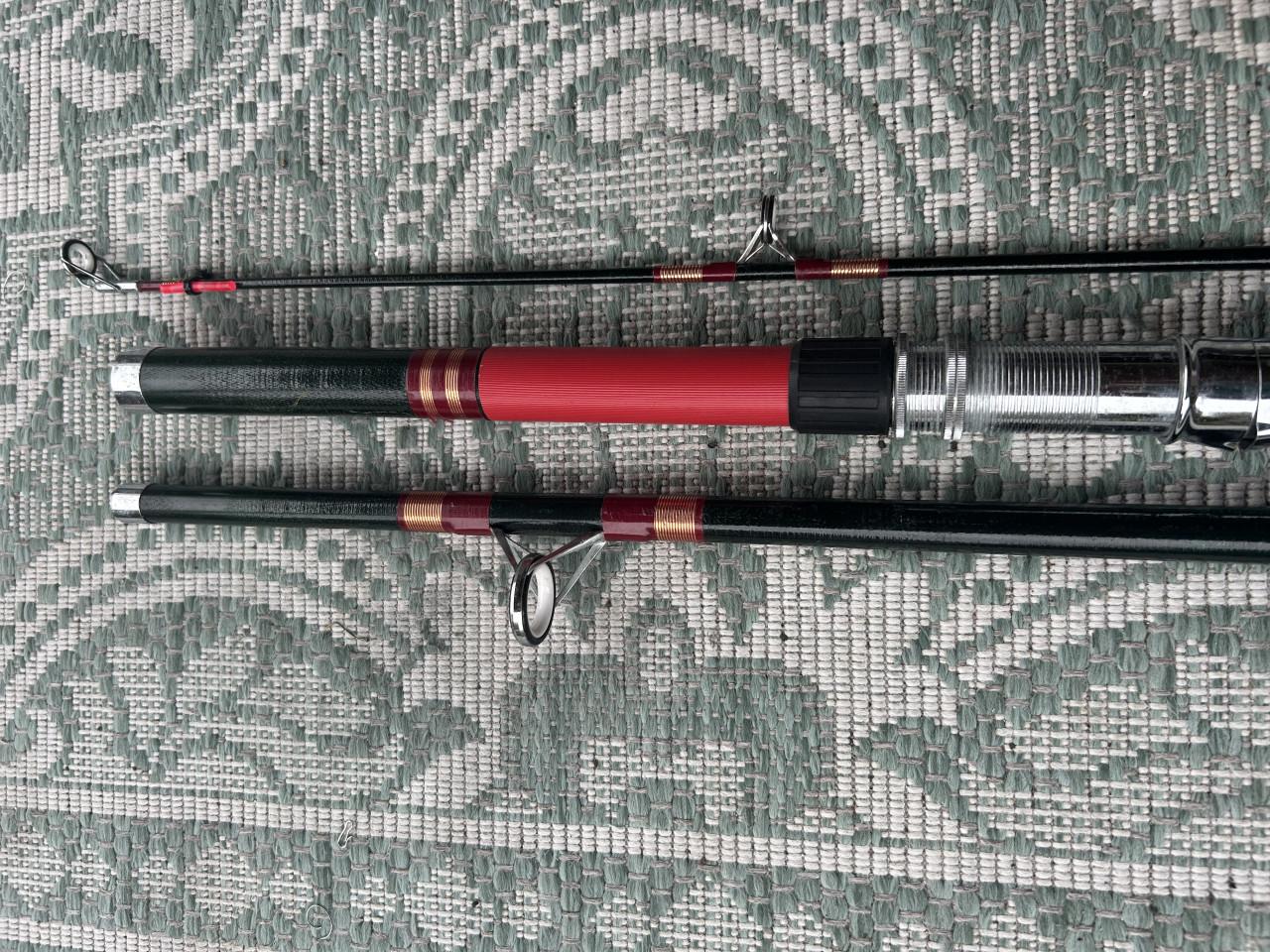 Te koop twee maal zeehengels  zie foto’s in goede staat