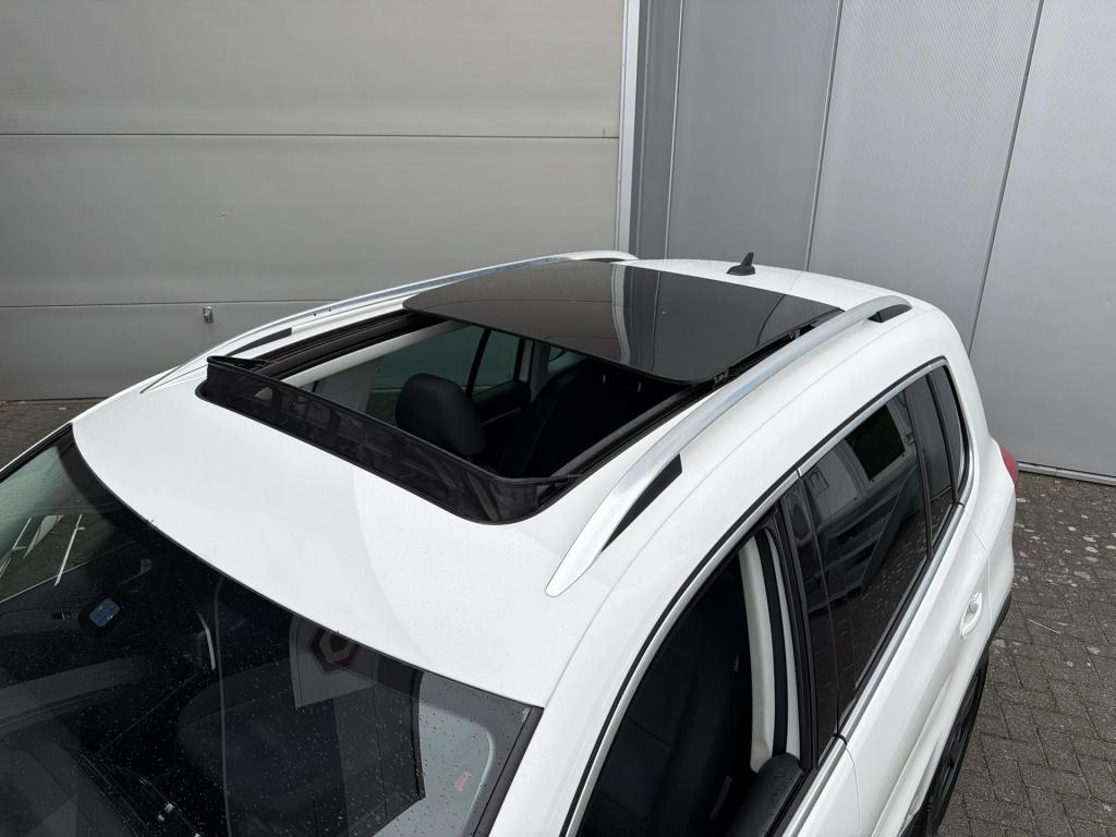 Volkswagen Tiguan 1.4 tsi sport&style | panodak | trekhaak | navi