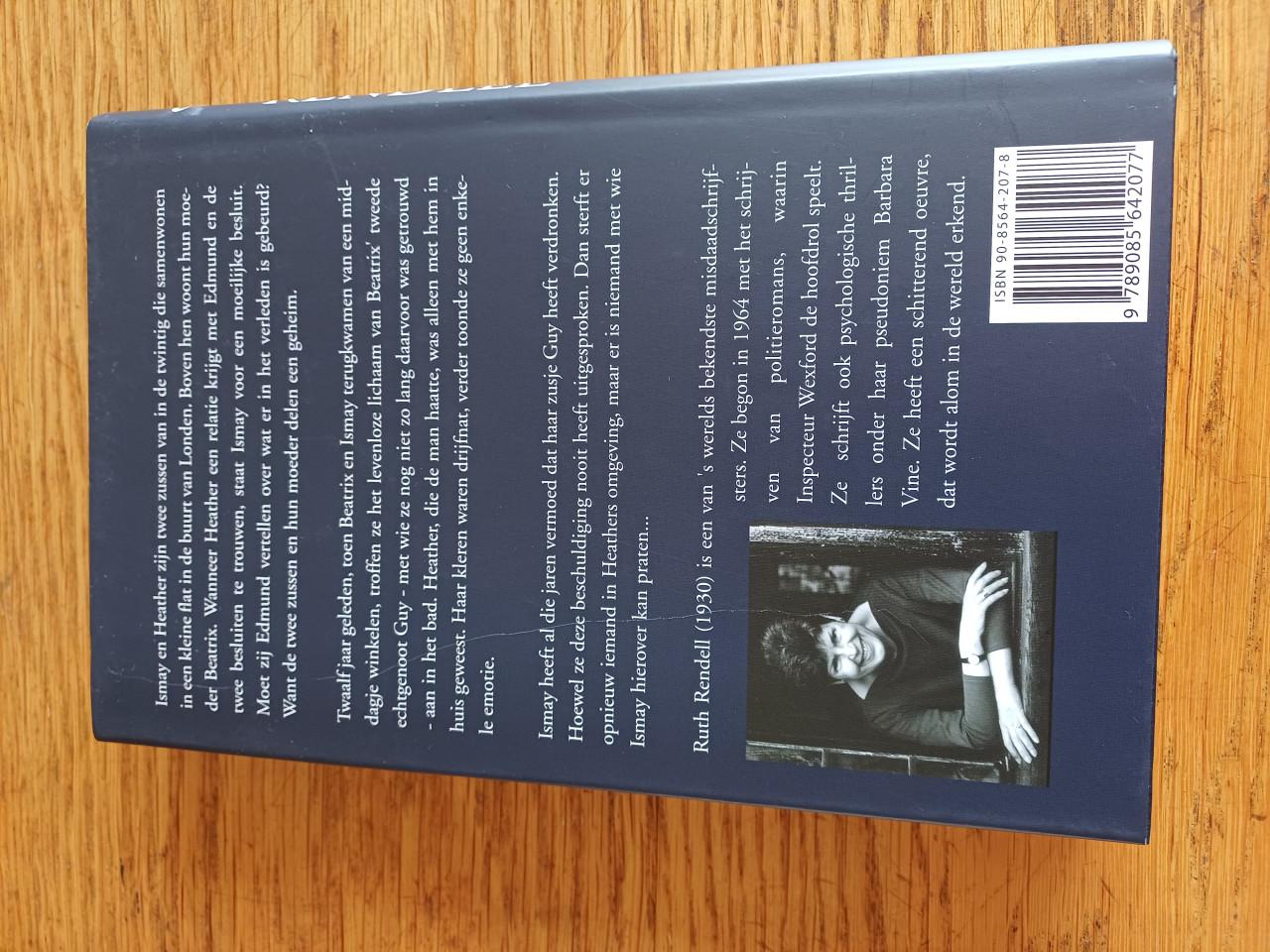 Boek van Ruth Rendell  het stille huis ( het boek is splinter nieuw )